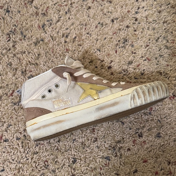 Golden Goose Beige and Gold Star Sneakers - Picture 3 of 5